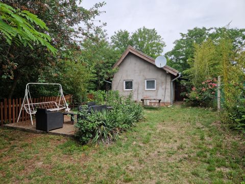 Eladó Ház 2200 Monor , Monori Strázsahegyen eladó  37,5 m2 lakható ház.