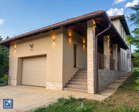 Eladó Ház 2100 Gödöllő , Tágas, modern ikerfél Gödöllőn