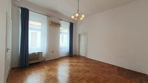 Eladó Lakás 1076 Budapest 7. kerület , 3 szobássá alakítható lakás Erzsébetváros szívében Eladó!