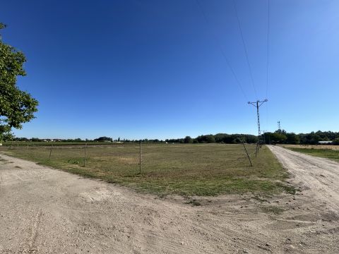 Eladó Telek 2370 Dabas , Számos lehetőséget kínáló telek