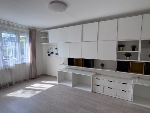 Eladó Lakás 2040 Budaörs 