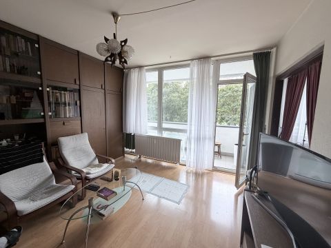 Eladó Lakás 1116 Budapest 11. kerület , ALBERTFALVÁN 1. EMELETI PANELLAKÁS ELADÓ