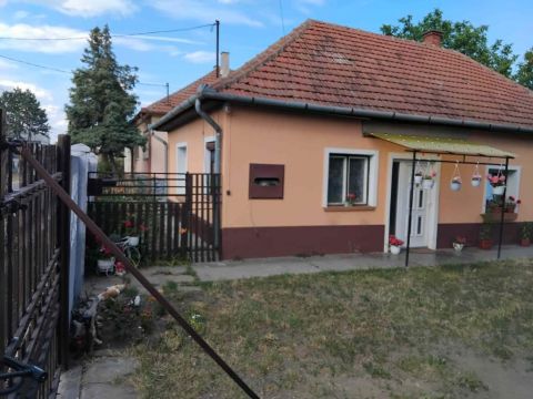 Eladó Ház 2760 Nagykáta , 2760 Nagykáta, vasútállomás