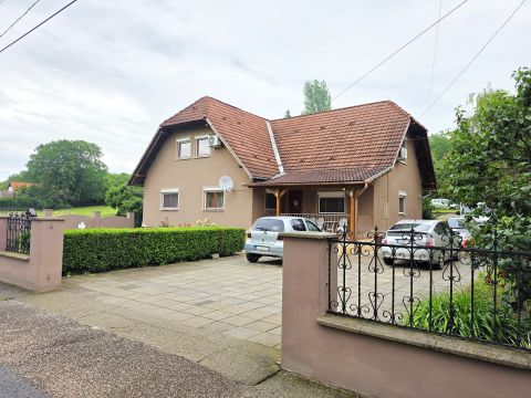 Eladó Ház 7630 Pécs , Újhegyen felújított tágas amerikai konyha-nappali+4szobás há