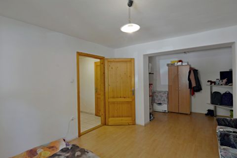 Eladó Lakás 6400 Kiskunhalas Esze Tamás lakótelepen földszinti 2 szobás lakás