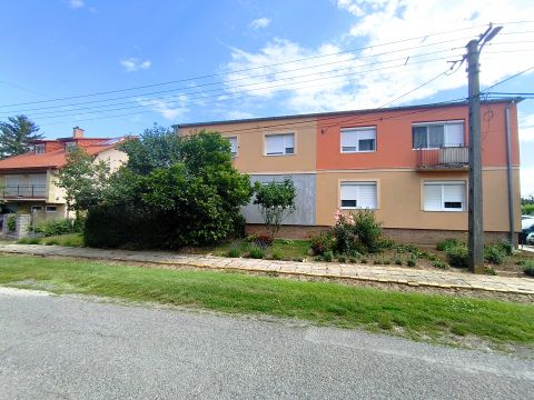 Eladó Lakás 7200 Dombóvár , Szegfű utca