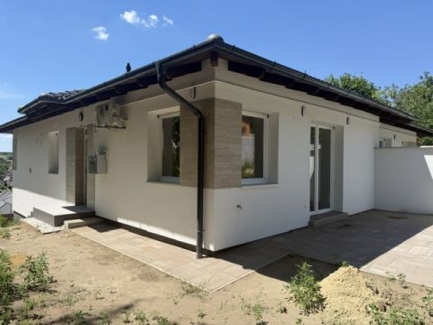 Eladó Ház 2119 Pécel Központi részen 