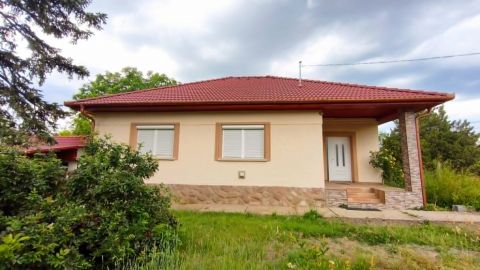 Eladó Ház 2765 Farmos , Jászberényi út közelében