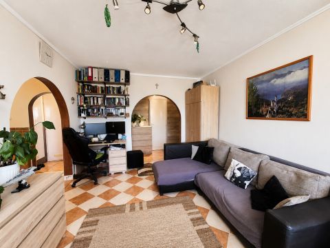 Eladó Lakás 1045 Budapest 4. kerület ÚJPESTEN jó állapotú, 3 szobás, ERKÉLYES panel lakás
