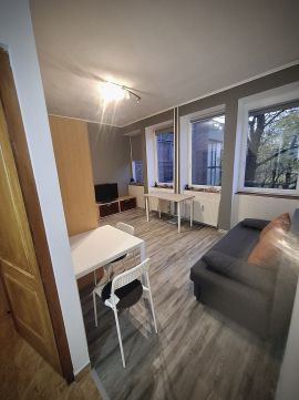 Eladó Lakás 2800 Tatabánya , Felújított Garzon, Vasútállomástól 10 percre