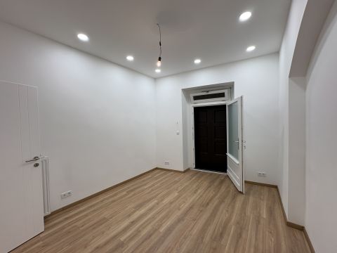Kiadó Üzlethelyiség 9021 Győr 