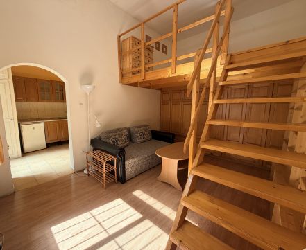 Kiadó Lakás 1071 Budapest 7. kerület 50 méterre a Városligettől kiadó emeleti garzon lakás