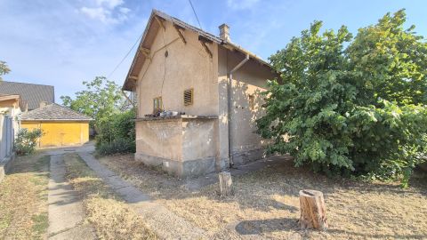 Eladó Telek 6000 Kecskemét , 825nm építési telek 