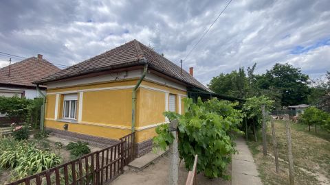 Eladó Ház 2764 Tápióbicske , Remek lokációban jó állapotú vályogház