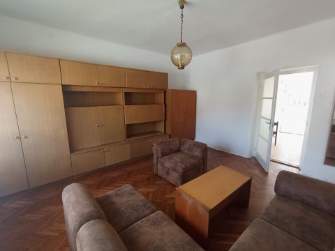 Eladó Ház 2534 Tát , Főúthoz közel