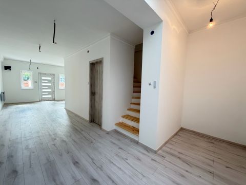 Eladó Ház 1181 Budapest 18. kerület , Felújított, belső kétszintes, udvarkapcsolattal