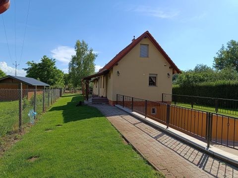 Kiadó Ház 6000 Kecskemét , KIADÓ CSALÁDI HÁZ