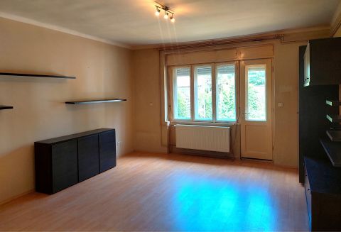 Eladó Lakás 7400 Kaposvár ** Gróf Apponyi A. u. fsz-i, kertkapcsolatos, 3 szobás lakás