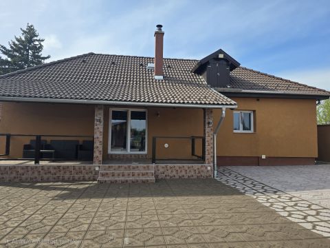 Eladó Ház 2730 Albertirsa Szentmártoni Út