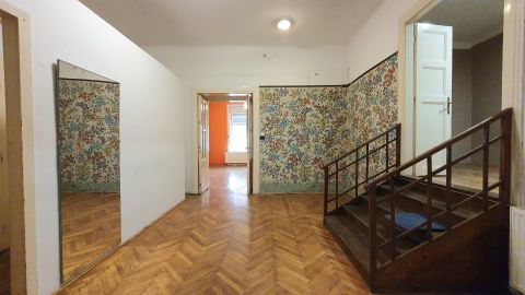 Eladó Lakás 1137 Budapest 13. kerület , Újlipótvárosi lehetőség! Rendelő, iroda vagy saját otthon!