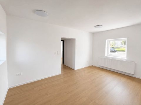 Eladó Lakás 9222 Hegyeshalom , Templom közelében