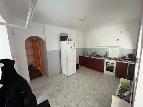Eladó Ház 1038 Budapest 3. kerület 