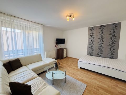 Eladó Lakás 4028 Debrecen , A Műszaki Főiskola közvetlen közelében.