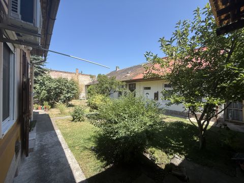 Eladó Lakás 1193 Budapest 19. kerület , Közel a kispesti uszodához csendes 1.5 szobás lakás