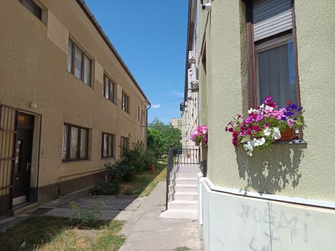 Eladó Lakás 1046 Budapest 4. kerület , Újpest központ közelében 1 szobás tégla lakás eladó