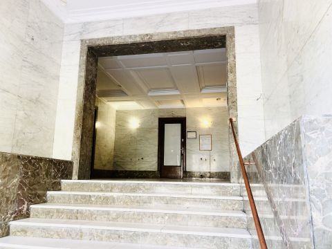 Kiadó Lakás 1015 Budapest 1. kerület Francia erkélyes, berendezett garzon szép kilátással