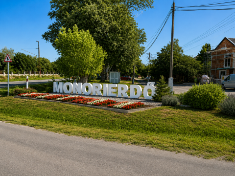Eladó Telek 2213 Monorierdő , Monorierdő központjában