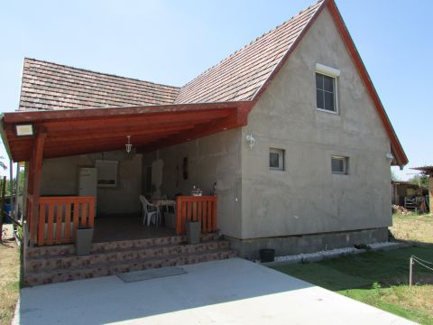 Eladó Ház 2200 Monor , Központhoz közel, csendes nyugodt környezet