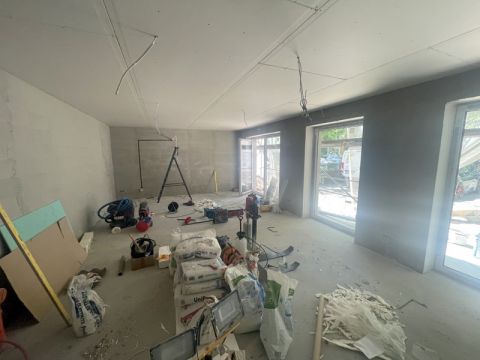 Eladó Üzlethelyiség 4400 Nyíregyháza , Nyíregyháza Piaccsarnok közelében.