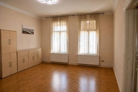 Eladó Lakás 9011 Győr , 9021 Győr, Győri Járásbíróság közvetlen közelében