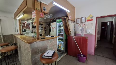 Eladó Üzlethelyiség 2400 Dunaújváros 