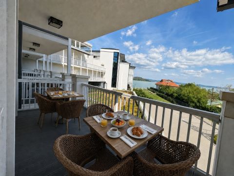 Eladó Lakás 8622 Szántód , Eladó panorámás dupla teraszos apartman a BalaLake Resort-b