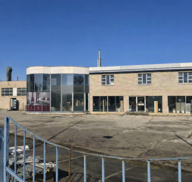 Kiadó Üzlethelyiség 6000 Kecskemét , Tágas, modern üzlettér,autószerelőműhely,raktárhelység