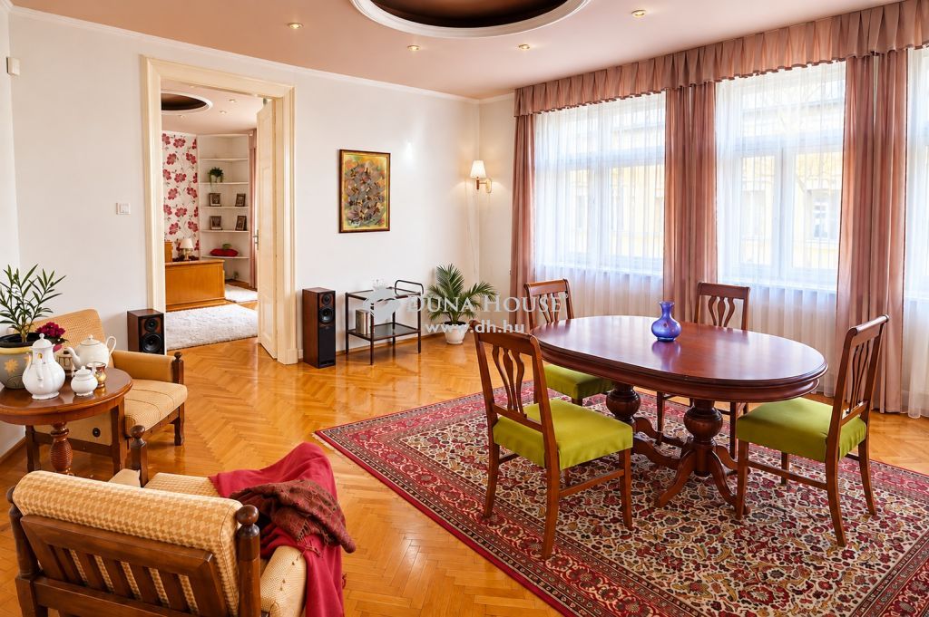 8500 Pápa , Pápa belváros, akár vállalkozásnak is, több lakrészes ház — 1/58
