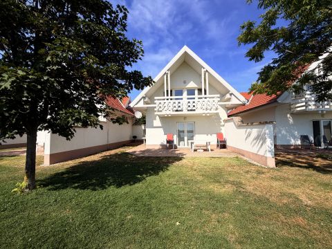 Eladó Lakás 2481 Velence , 2481 Velence Kemping u Recepció