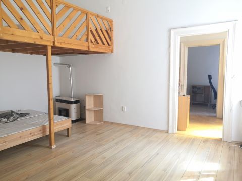 Eladó Lakás 1092 Budapest 9. kerület , Bakáts tér közelében, másfél szobás, azonnal birtokba vehető