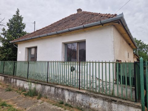 Eladó Ház 2253 Tápióság , Tápióság központjában eladó 73 m2-es családi ház