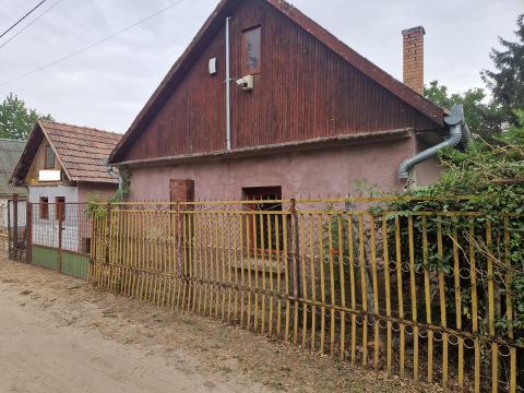 Eladó Ház 2764 Tápióbicske , Tápióbicske Kispándon eladó gazdaságnak kialakított terület