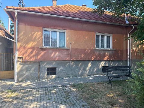 Eladó Ház 2523 Sárisáp 