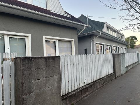 Eladó Irodaépület 2051 Biatorbágy , Biai tavak mellett