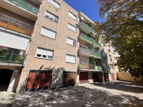 Eladó Lakás 6000 Kecskemét , Belvárosi, magasföldszinti, 55 nm-es 2 szobás lakás eladó!
