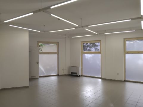 Kiadó Üzlethelyiség 7622 Pécs 