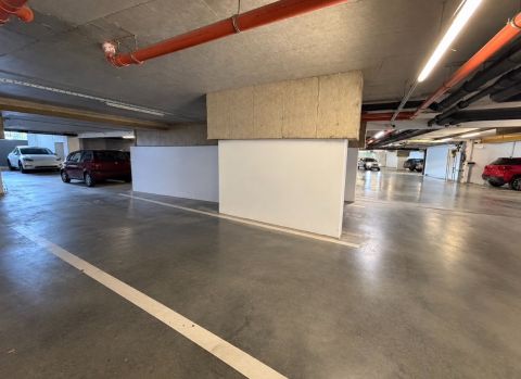 Eladó Parkoló 8000 Székesfehérvár , Budai út közelében