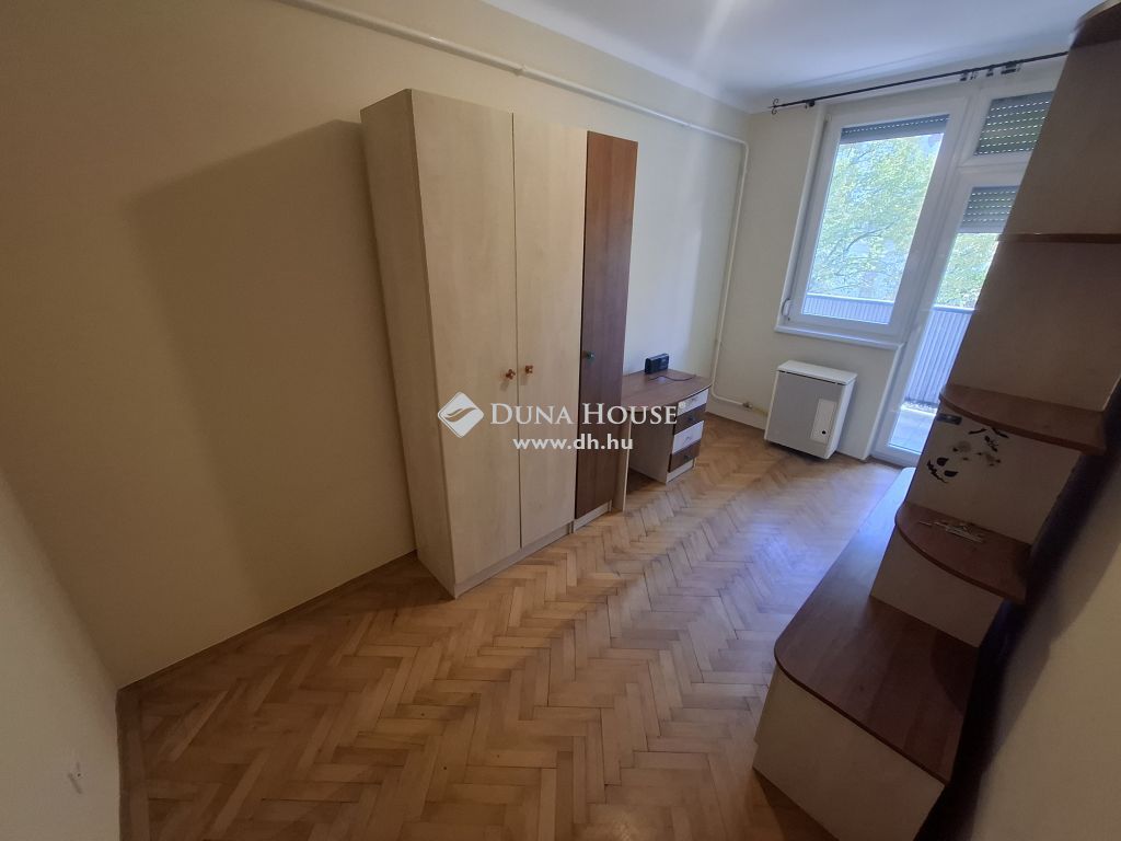 Kiadó Lakás, 6100 Kiskunfélegyháza , Belvárosi 3 szobás, erkélyes, első emeleti lakás