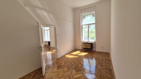 Kiadó Lakás 6000 Kecskemét 1. emeleti, 2 szobás felújított lakás a belvárosban