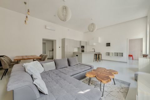 Eladó Lakás 1055 Budapest 5. kerület Vígszínház közelében